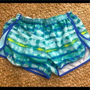 Women’s Under Armour Semi-Fitted Shorts Size L!!